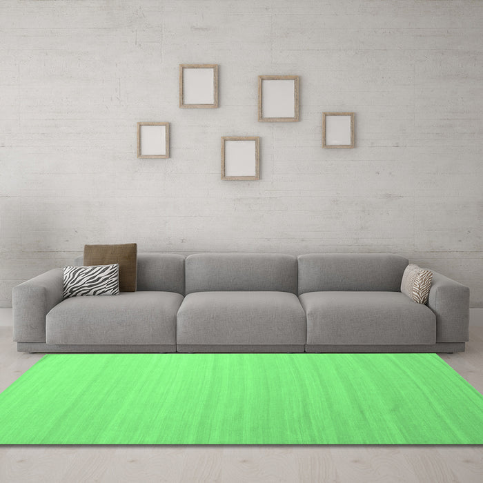 Machine Washable Abstract Emerald Green Contemporary Area Rugs in a Living Room,, wshcon1003emgrn