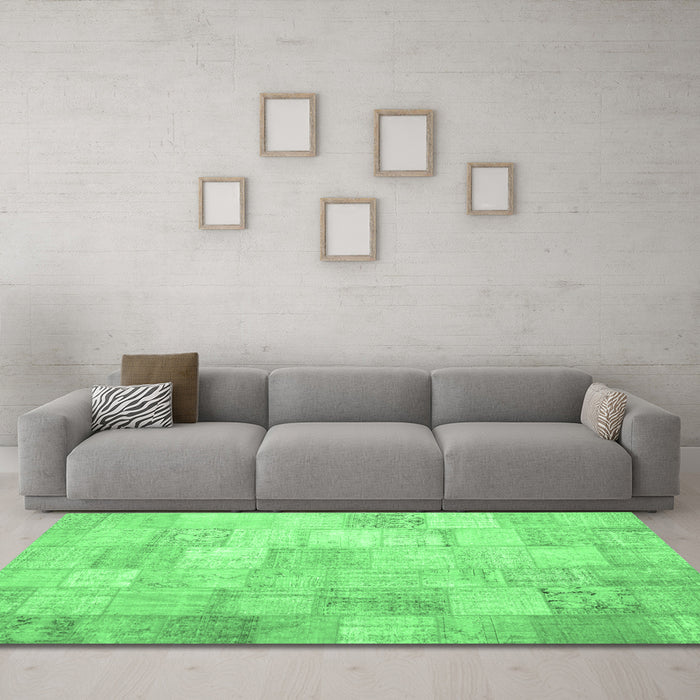 Machine Washable Patchwork Emerald Green Transitional Area Rugs in a Living Room,, wshcon1012emgrn
