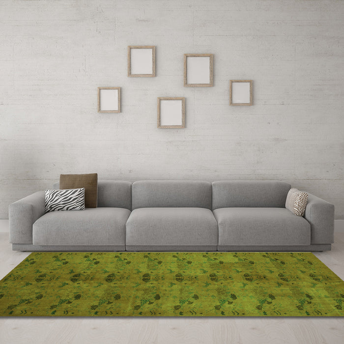Machine Washable Abstract Green Contemporary Area Rugs in a Living Room,, wshcon1013grn