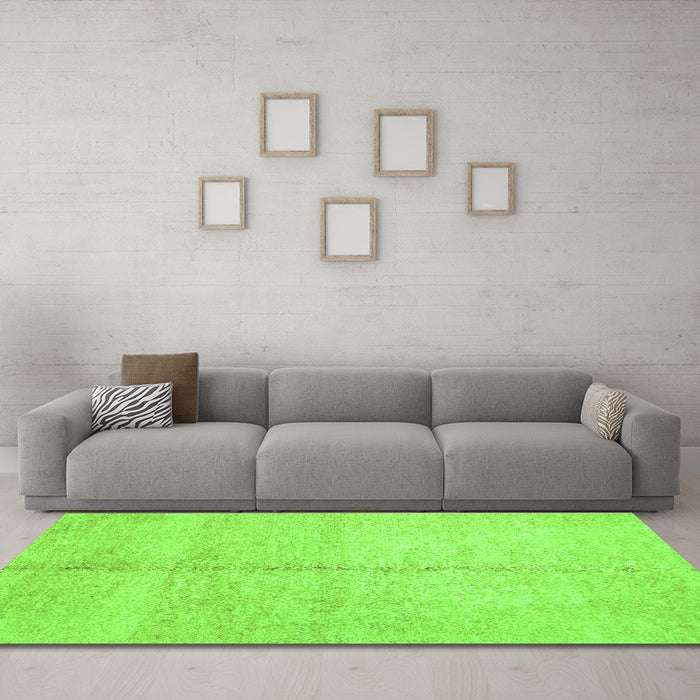 Machine Washable Abstract Green Contemporary Area Rugs in a Living Room,, wshcon1018grn