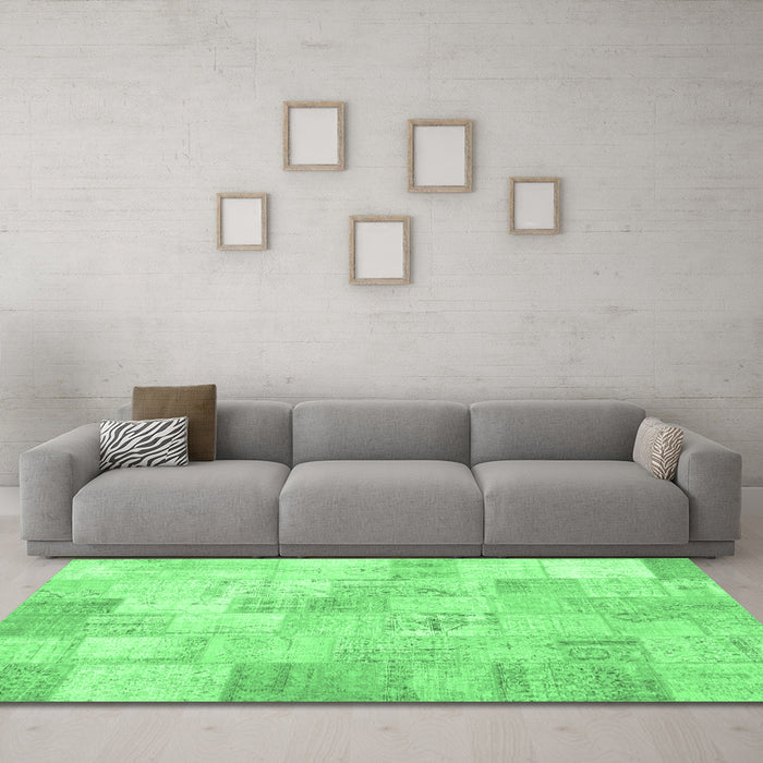 Machine Washable Patchwork Emerald Green Transitional Area Rugs in a Living Room,, wshcon1022emgrn