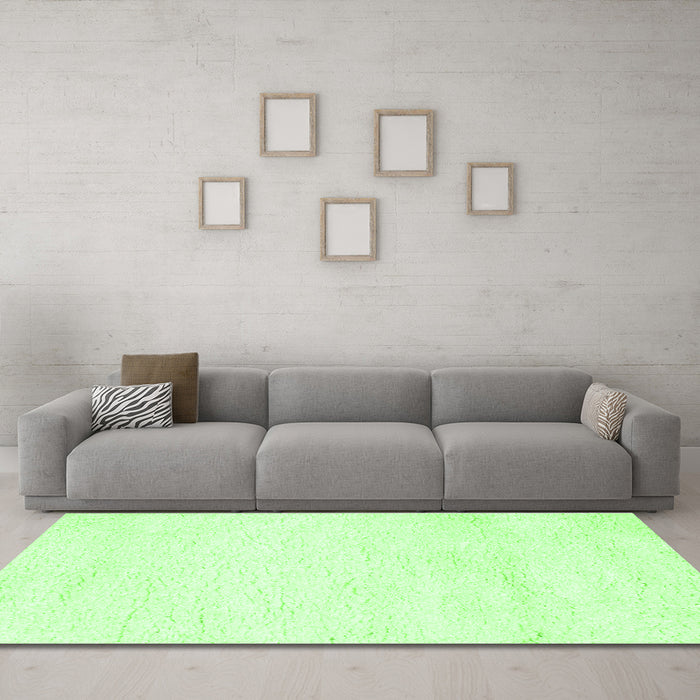 Machine Washable Solid Green Modern Area Rugs in a Living Room,, wshcon1025grn