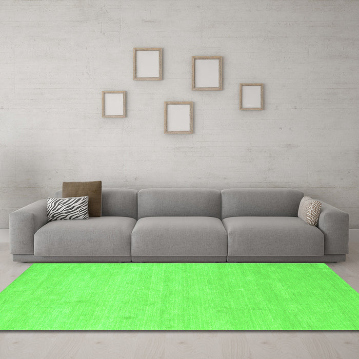 Machine Washable Solid Green Modern Area Rugs in a Living Room,, wshcon1026grn