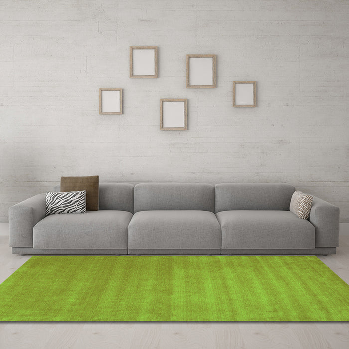 Machine Washable Abstract Green Contemporary Area Rugs in a Living Room,, wshcon102grn