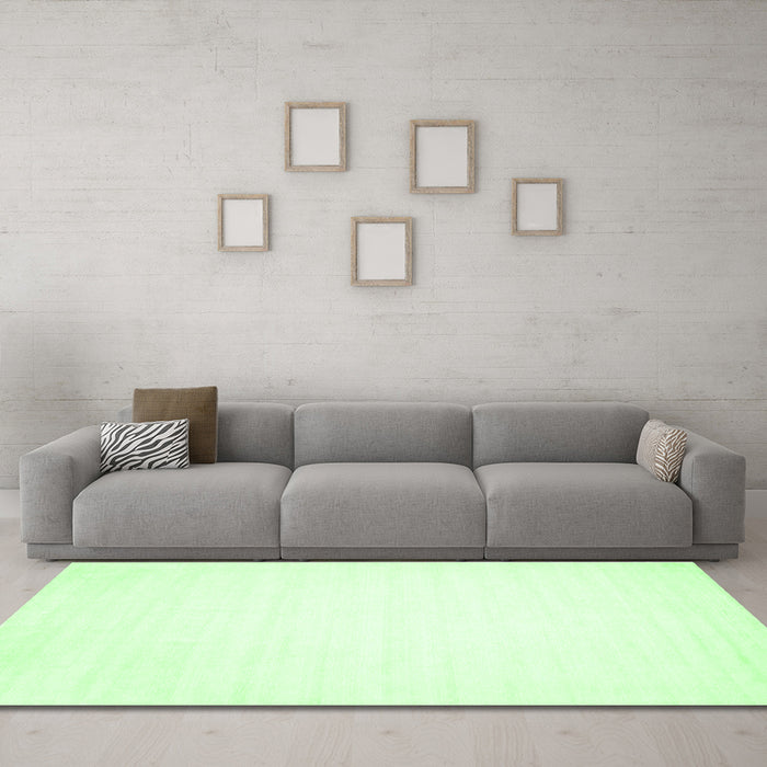 Machine Washable Solid Green Modern Area Rugs in a Living Room,, wshcon103grn
