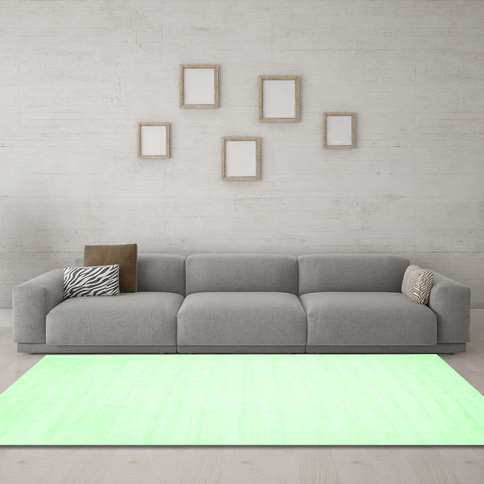 Machine Washable Solid Emerald Green Modern Area Rugs in a Living Room,, wshcon103emgrn