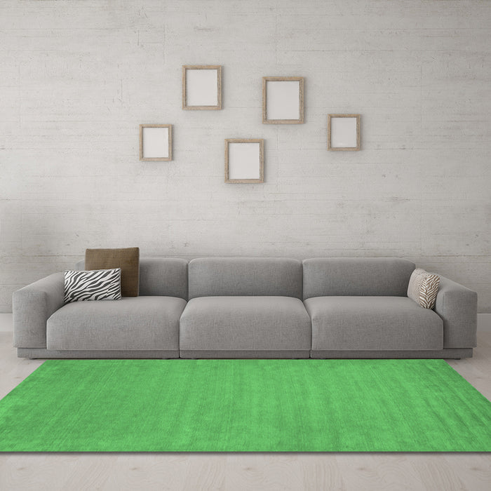 Machine Washable Abstract Emerald Green Contemporary Area Rugs in a Living Room,, wshcon104emgrn