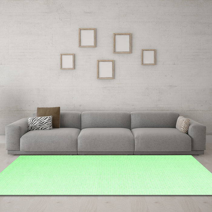 Machine Washable Solid Emerald Green Modern Area Rugs in a Living Room,, wshcon1052emgrn