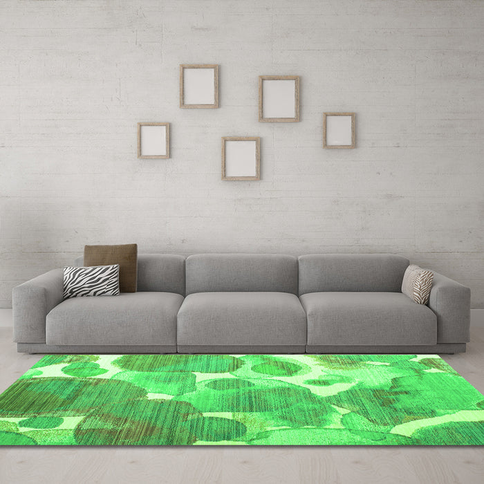 Machine Washable Abstract Green Contemporary Area Rugs in a Living Room,, wshcon1067grn