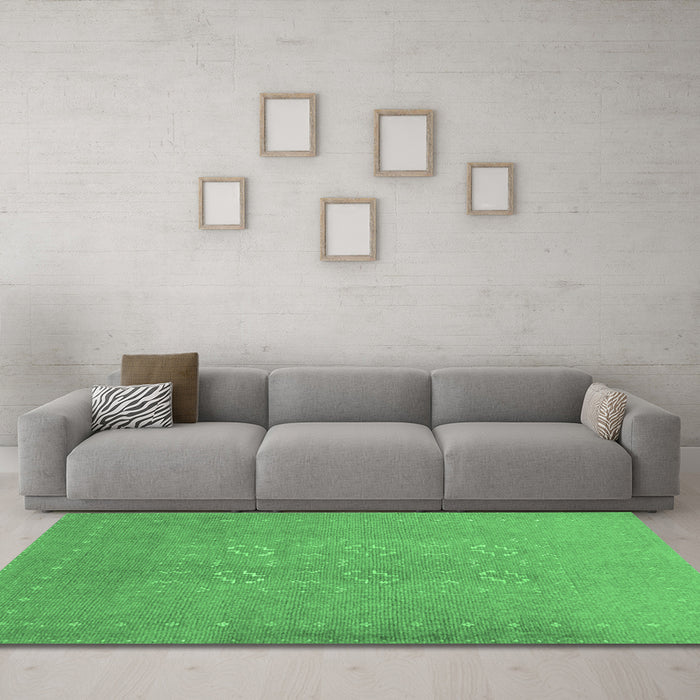 Machine Washable Abstract Emerald Green Contemporary Area Rugs in a Living Room,, wshcon1070emgrn