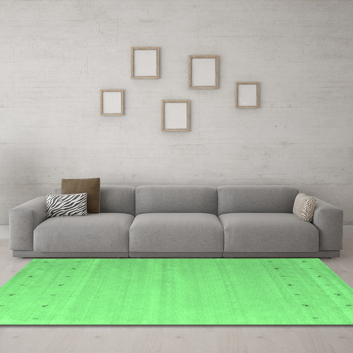 Machine Washable Abstract Emerald Green Contemporary Area Rugs in a Living Room,, wshcon1087emgrn