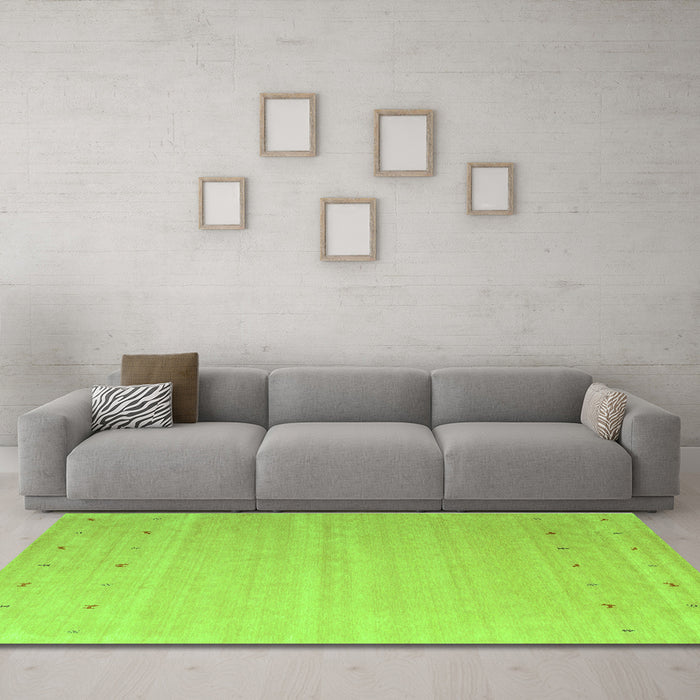 Machine Washable Abstract Green Contemporary Area Rugs in a Living Room,, wshcon1087grn