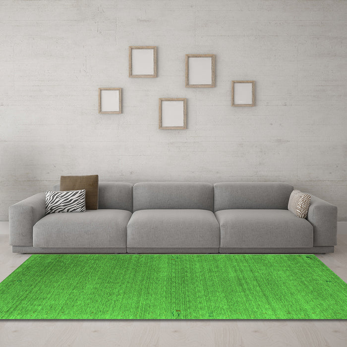 Machine Washable Abstract Green Contemporary Area Rugs in a Living Room,, wshcon1090grn