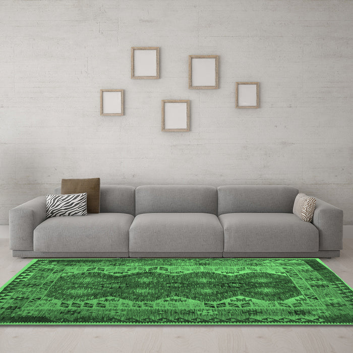 Machine Washable Oriental Emerald Green Traditional Area Rugs in a Living Room,, wshcon1094emgrn