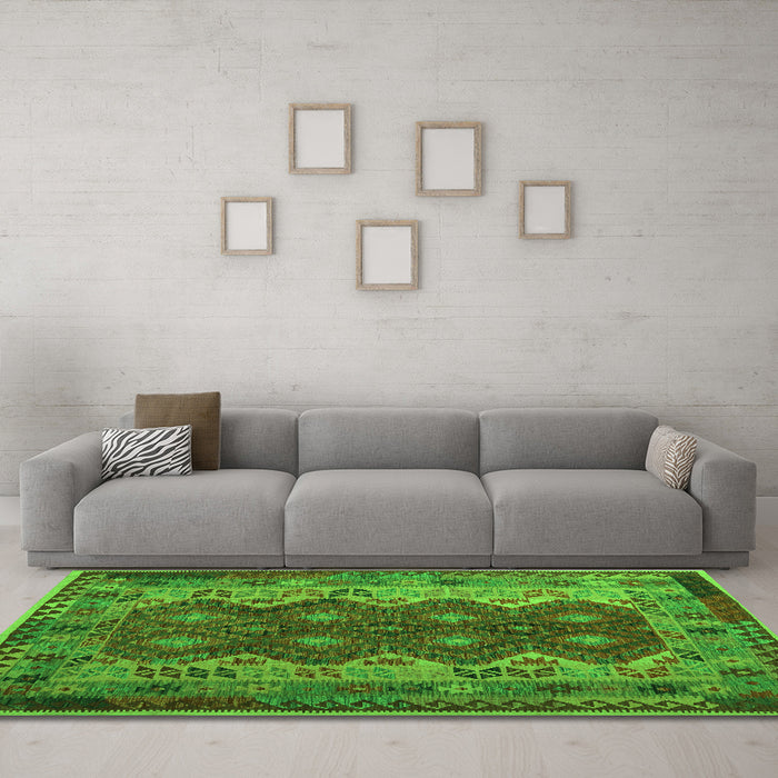 Machine Washable Oriental Green Traditional Area Rugs in a Living Room,, wshcon1094grn