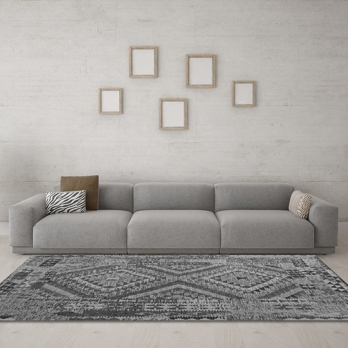 Machine Washable Southwestern Gray Country Rug in a Living Room,, wshcon1095gry