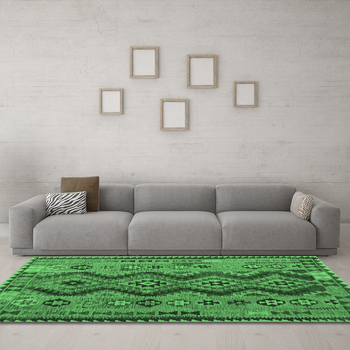 Machine Washable Oriental Emerald Green Traditional Area Rugs in a Living Room,, wshcon1096emgrn