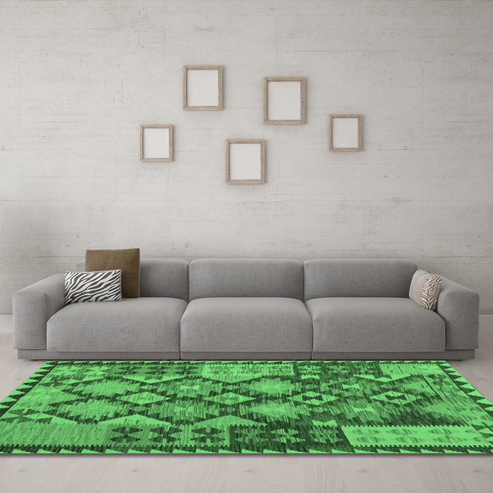 Machine Washable Oriental Emerald Green Traditional Area Rugs in a Living Room,, wshcon1100emgrn