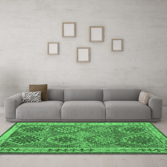 Machine Washable Oriental Emerald Green Traditional Area Rugs in a Living Room,, wshcon1102emgrn