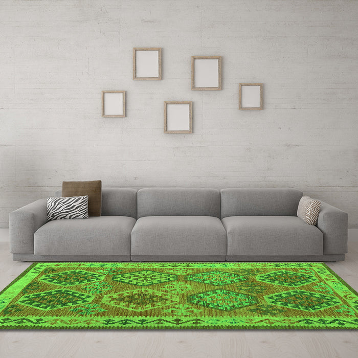 Machine Washable Oriental Green Traditional Area Rugs in a Living Room,, wshcon1102grn
