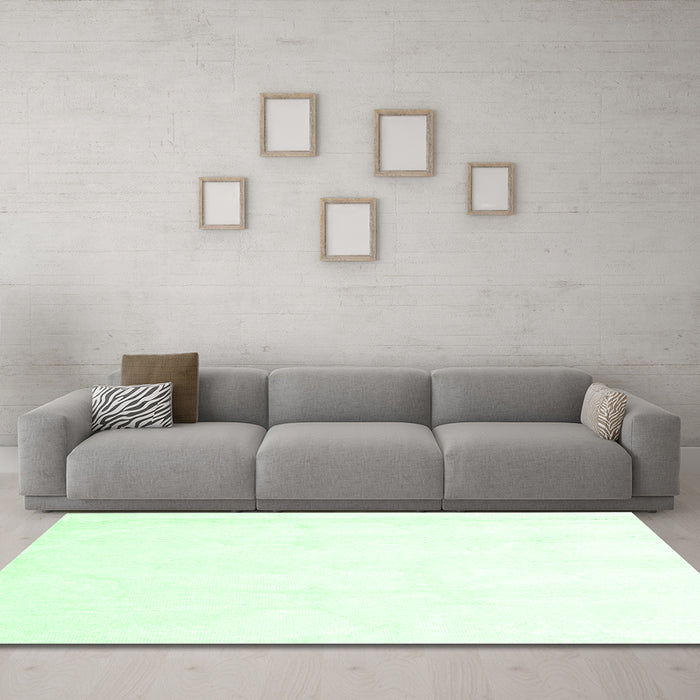 Machine Washable Solid Emerald Green Modern Area Rugs in a Living Room,, wshcon1104emgrn