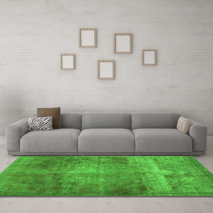 Machine Washable Abstract Green Contemporary Area Rugs in a Living Room,, wshcon1105grn