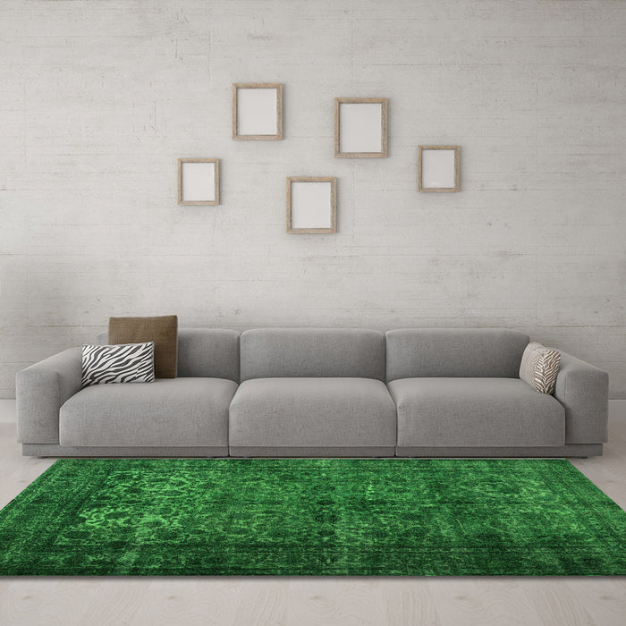Machine Washable Abstract Green Contemporary Area Rugs in a Living Room,, wshcon1111grn