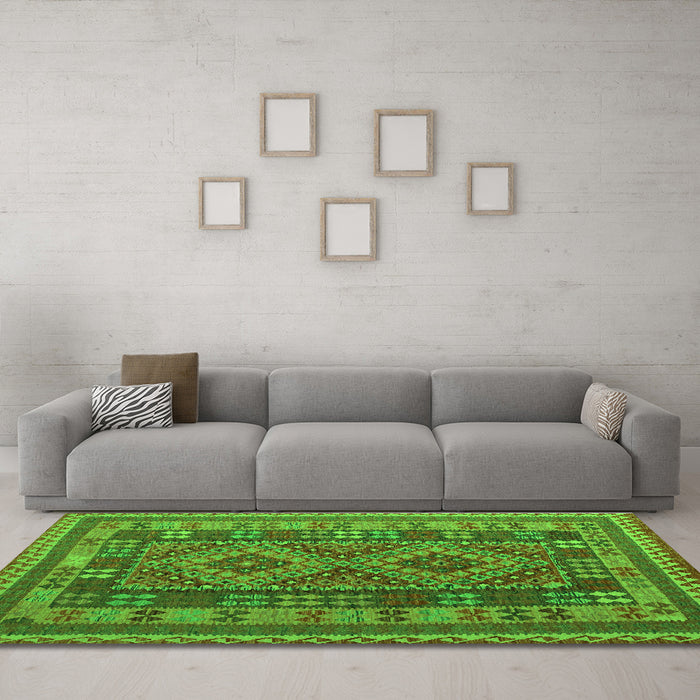 Machine Washable Oriental Green Traditional Area Rugs in a Living Room,, wshcon1114grn