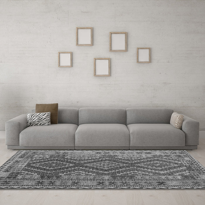 Machine Washable Oriental Gray Traditional Rug in a Living Room,, wshcon1117gry