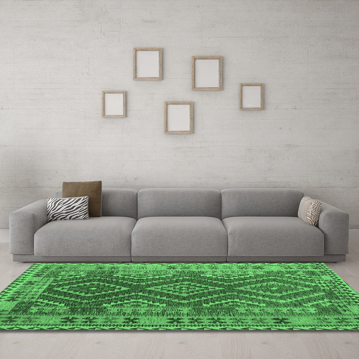 Machine Washable Oriental Emerald Green Traditional Area Rugs in a Living Room,, wshcon1117emgrn