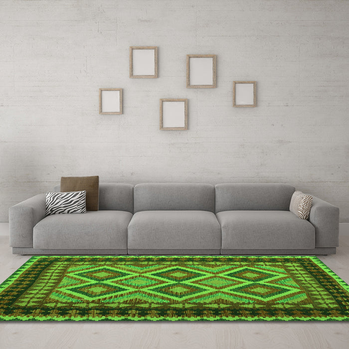 Machine Washable Oriental Green Traditional Area Rugs in a Living Room,, wshcon1118grn