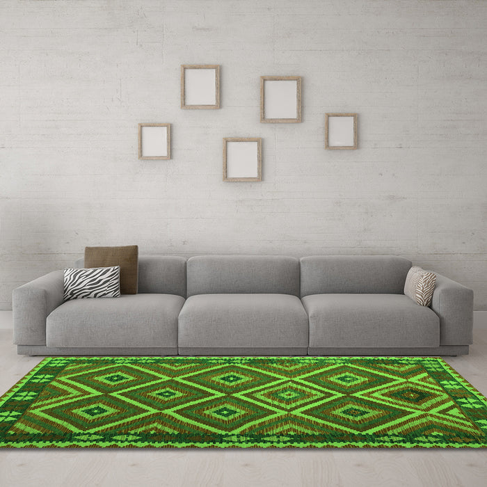 Machine Washable Oriental Green Traditional Area Rugs in a Living Room,, wshcon1122grn
