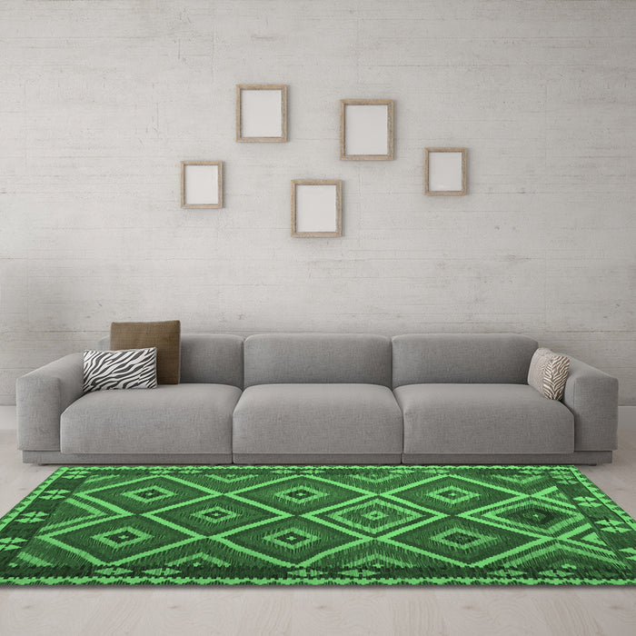 Machine Washable Oriental Emerald Green Traditional Area Rugs in a Living Room,, wshcon1122emgrn