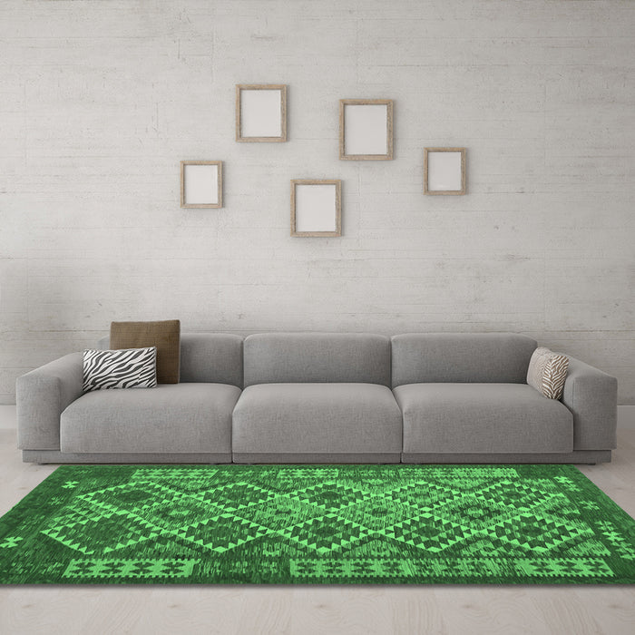 Machine Washable Oriental Emerald Green Traditional Area Rugs in a Living Room,, wshcon1124emgrn