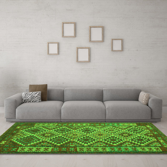 Machine Washable Oriental Green Traditional Area Rugs in a Living Room,, wshcon1124grn