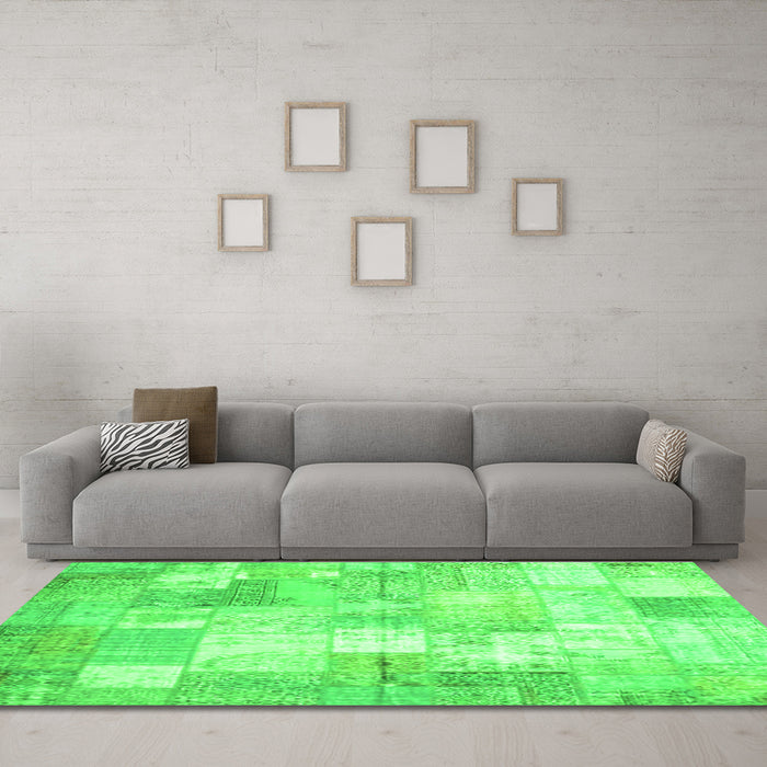 Machine Washable Patchwork Green Transitional Area Rugs in a Living Room,, wshcon1125grn