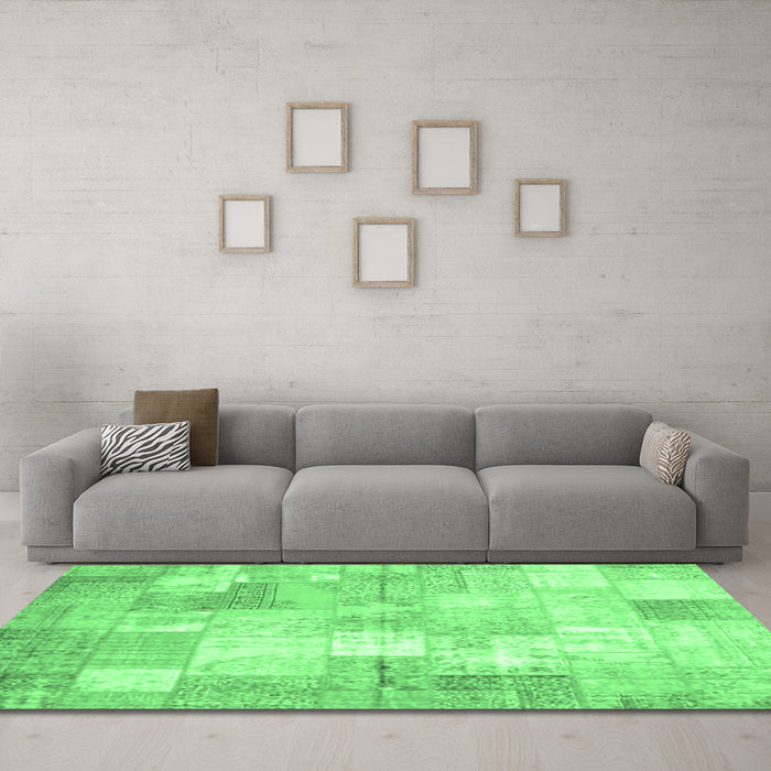 Machine Washable Patchwork Emerald Green Transitional Area Rugs in a Living Room,, wshcon1125emgrn