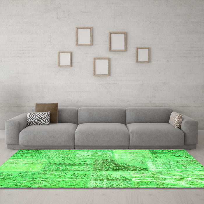Machine Washable Patchwork Green Transitional Area Rugs in a Living Room,, wshcon1126grn