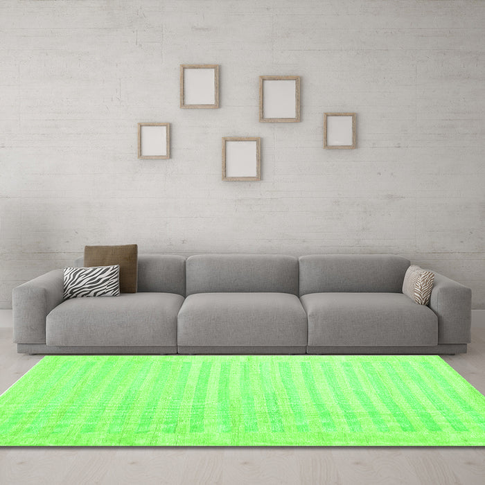Machine Washable Abstract Green Contemporary Area Rugs in a Living Room,, wshcon1135grn