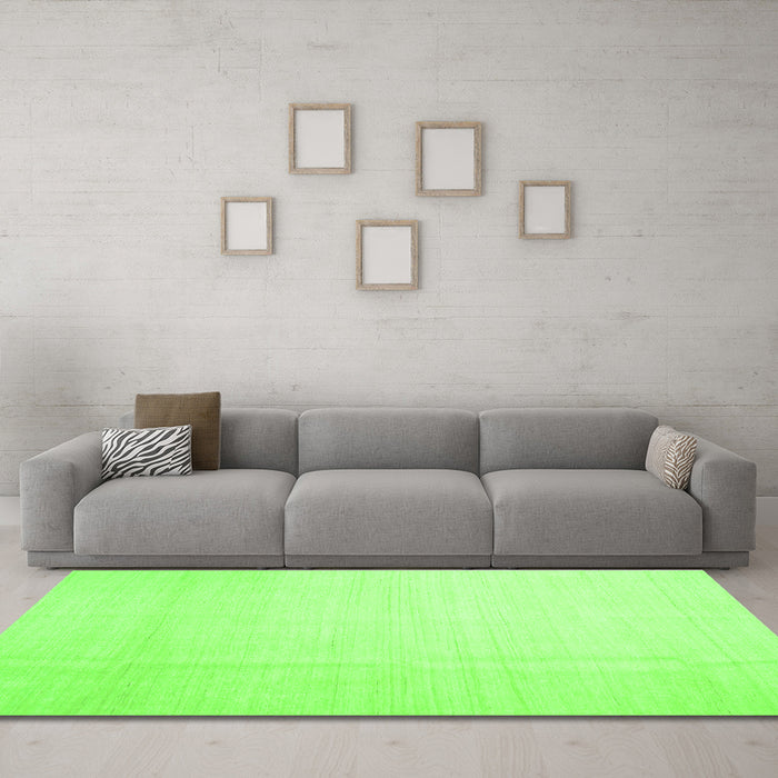 Machine Washable Solid Green Modern Area Rugs in a Living Room,, wshcon1140grn