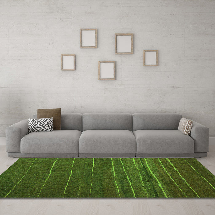 Machine Washable Abstract Green Contemporary Area Rugs in a Living Room,, wshcon1143grn