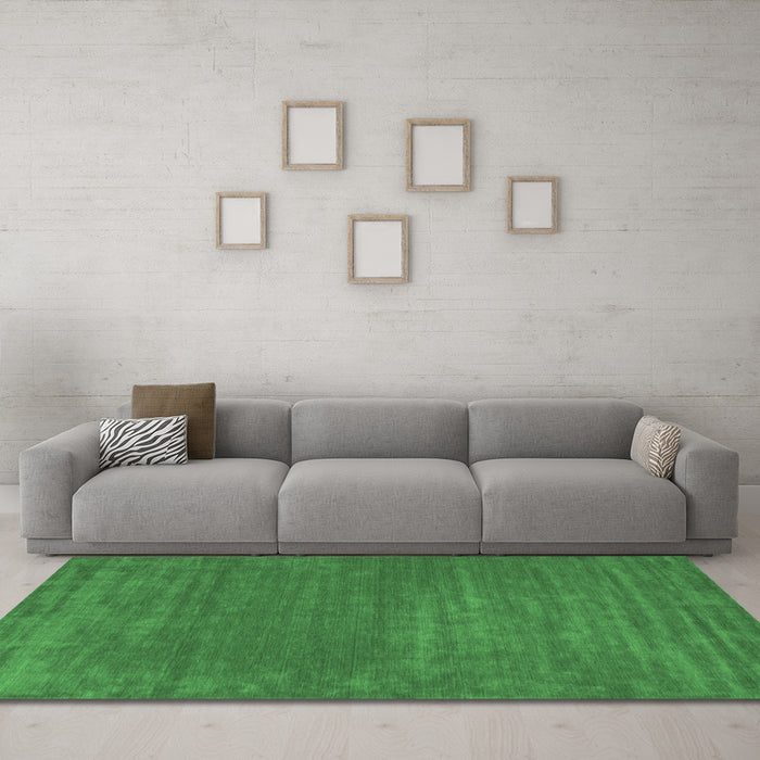 Machine Washable Abstract Emerald Green Contemporary Area Rugs in a Living Room,, wshcon114emgrn