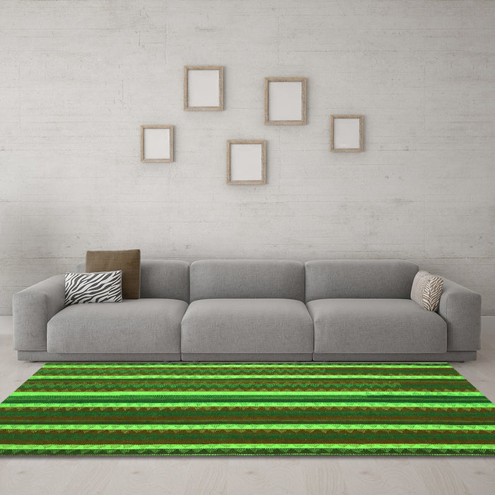 Machine Washable Abstract Green Contemporary Area Rugs in a Living Room,, wshcon1153grn