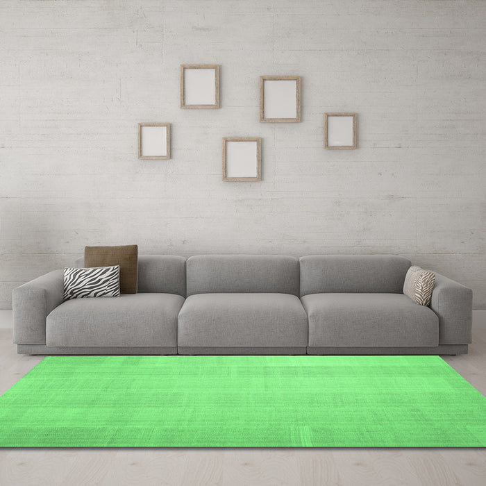 Machine Washable Solid Emerald Green Modern Area Rugs in a Living Room,, wshcon1158emgrn