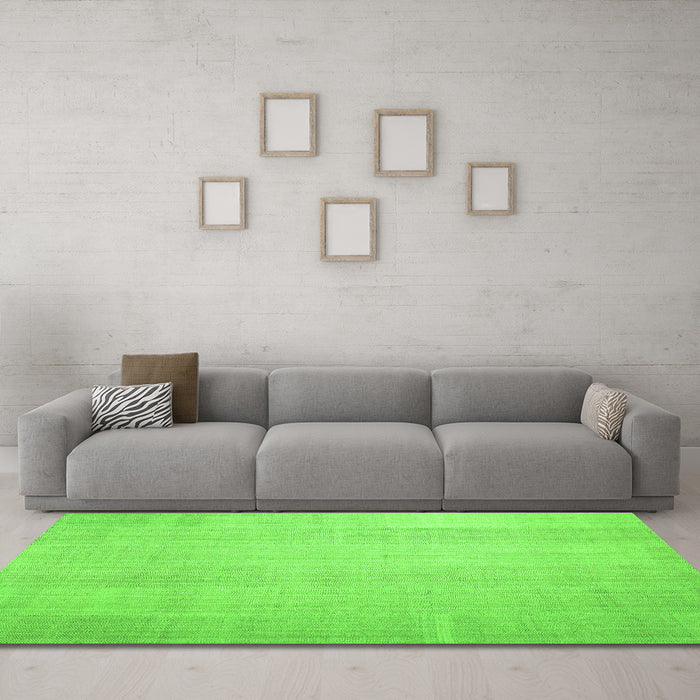 Machine Washable Solid Green Modern Area Rugs in a Living Room,, wshcon1158grn