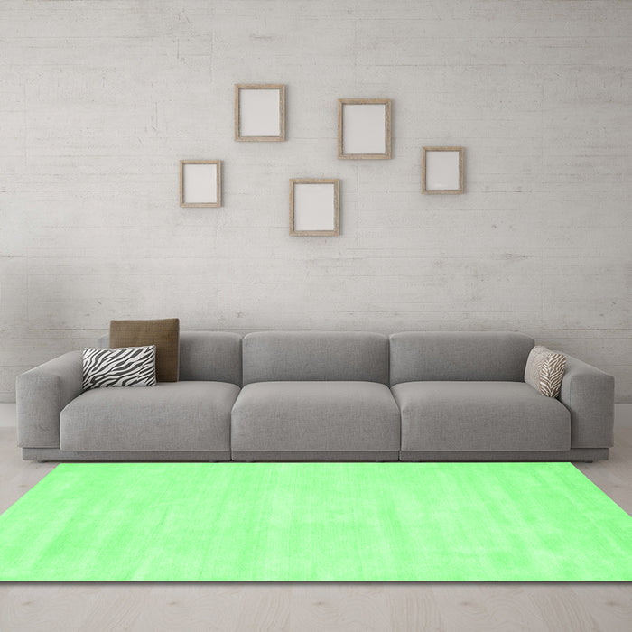 Machine Washable Abstract Emerald Green Contemporary Area Rugs in a Living Room,, wshcon115emgrn