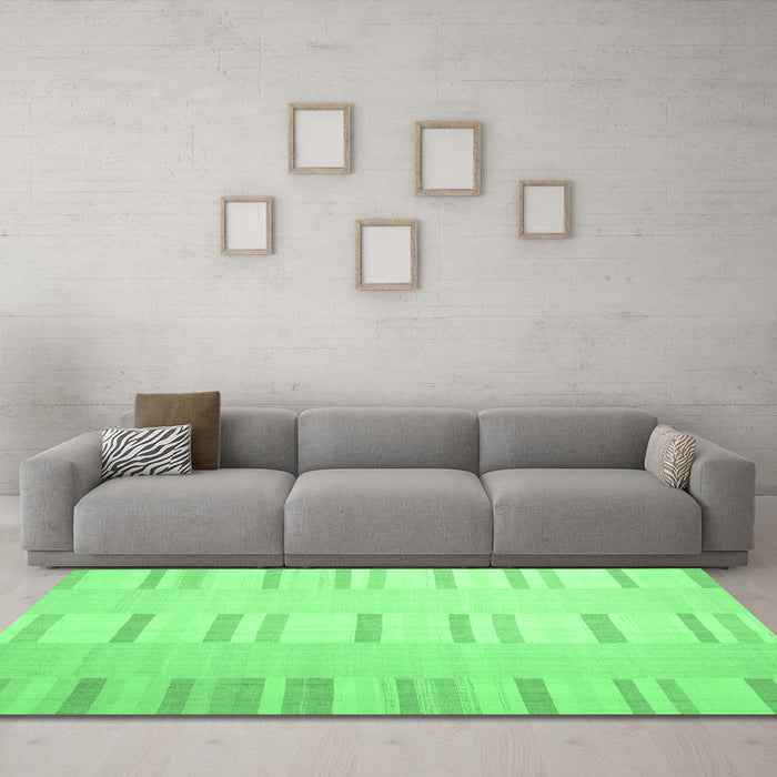 Machine Washable Solid Emerald Green Modern Area Rugs in a Living Room,, wshcon1160emgrn