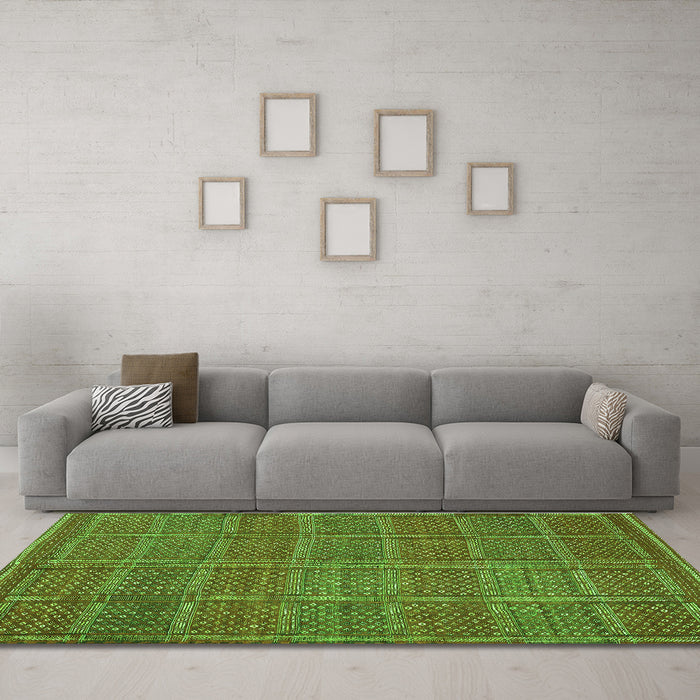 Machine Washable Oriental Green Traditional Area Rugs in a Living Room,, wshcon1161grn