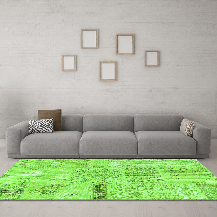 Machine Washable Patchwork Green Transitional Area Rugs in a Living Room,, wshcon1163grn