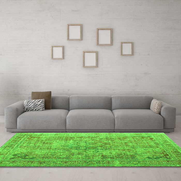 Machine Washable Abstract Green Contemporary Area Rugs in a Living Room,, wshcon1169grn